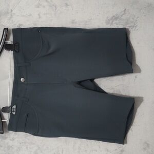 Lululemon Men's ABC Classic Fit Golf Shorts 9" seam; Size: 33;Color: Dark Forest